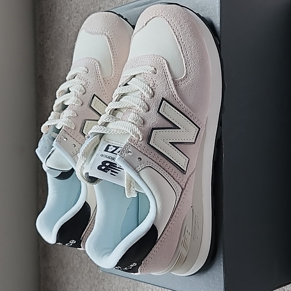 New Balance 574 Sneaker - Picture 2 of 7